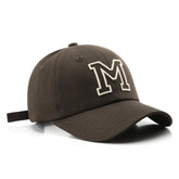Koreanische japanische Persönlichkeit aushöhlen Ausschnitt M Buchstaben Grafik bestickt Schirmmütze Outdoor männlich Sonnenschutz Sonnenhut Baseball-Cap